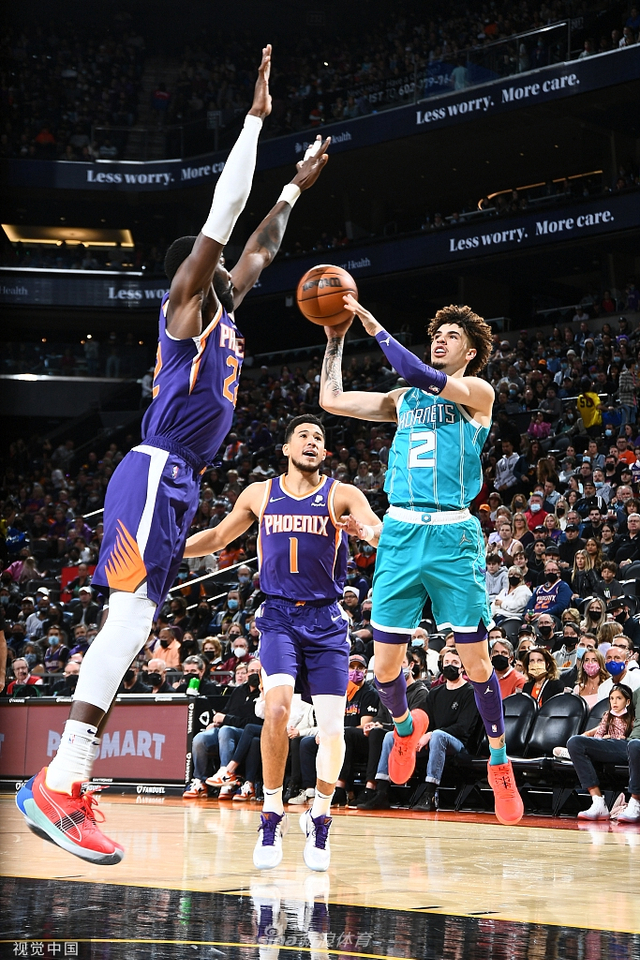 还是在篮板 还是在篮板